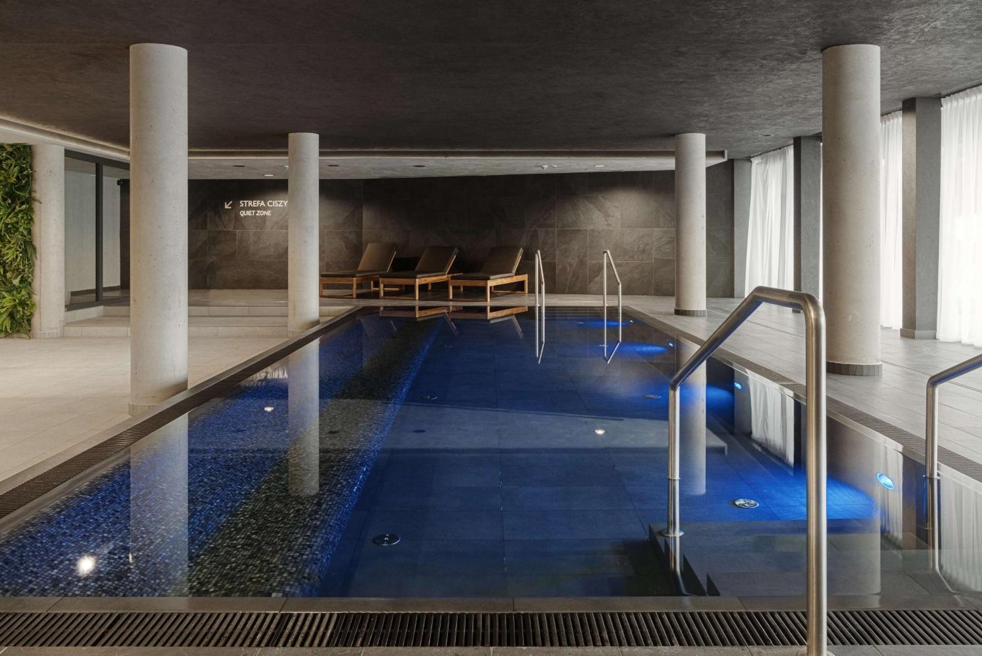 Radisson Blu Resort & Conference Center, Ostroda Mazury Exterior foto The swimming pool at the hotel